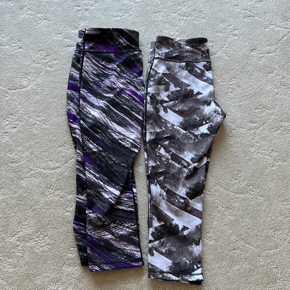 Pair of medium Ideology leggings.